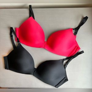 Bundle of 2 Victoria’s Secret Wireless Lightly Lined Bras